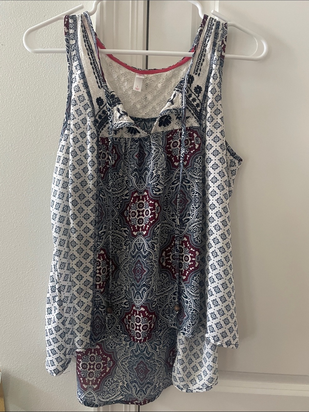 Xhilaration White Navy & Red Printed Sleeveless Camisole Size L